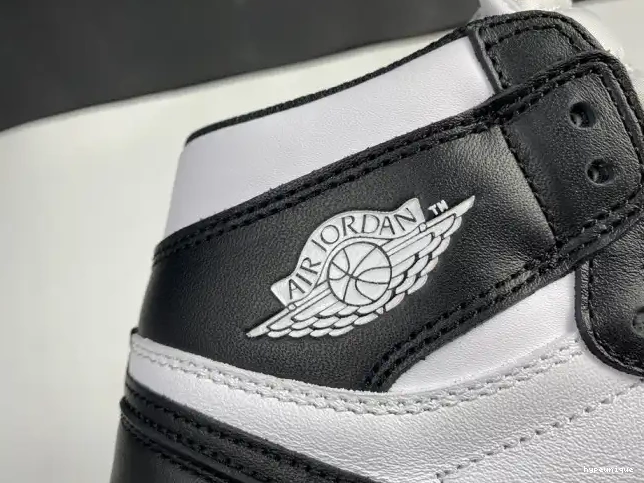 HYPE White Air Black Retro Jordan (2014) 1 555088-010 0430